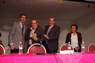 El trofeo Búfalo Las Palomas" reconoce la entrega a los demás del trabajador municipal Alfonso Ortega
