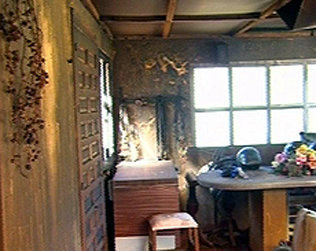 Una anciana resulta afectada por inhalación de humo al incendiarse su vivienda en Pelayo