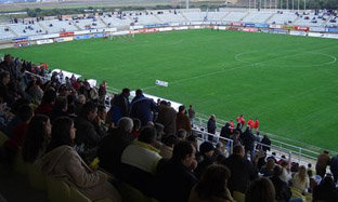 El Ayuntamiento reparará todas las puertas exteriores del estadio municipal Nuevo Mirador"