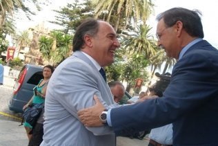 Landaluce recupera la tradición de Patricio González de visitar Ceuta en el Día de la Virgen de África