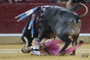 El torero Juan José Padilla pierde la visión del ojo izquierdo y sufre una parálisis de esa parte del rostro