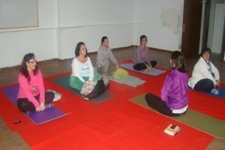 Asistentes al taller de yoga de La Bajadilla expresan su satisfacción con los beneficios de la actividad