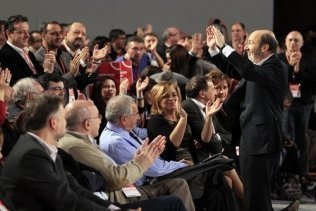 Es noticia en España: Alfredo Pérez Rubalcaba, nuevo secretario general del PSOE por 22 votos y el 51,16% de apoyos