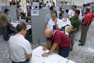 Landaluce valora positivamente el descenso del paro en abril en 153 personas en Algeciras
