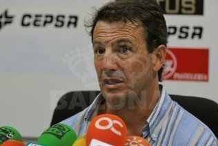 José González insinúa primas de Balona y Lucena a los rivales del Cádiz