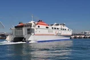Las Autoridades suspenden la búsqueda del hombre que cayó al mar desde un ferry
