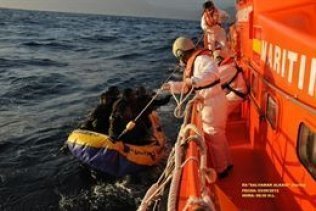 Rescatados trece varones subsaharianos en dos pateras al suroeste de Tarifa