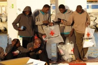 Rescatados diez subsaharianos de una patera a seis millas al sur de Tarifa