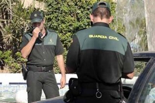 Dos detenidos en La Línea tras embestir a un vehículo patrulla de la Guardia Civil al darse a la fuga