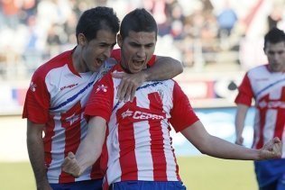 El Algeciras impone su condición de favorito y se lleva el partido (0-2)