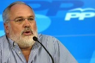 PSOE de Cádiz pide explicaciones a Arias Cañete que sitúa de nuevo al PP de la provincia en asuntos oscuros