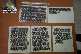 La Guardia Civil interviene 254 bellotas de hachís "camino de Tarifa"