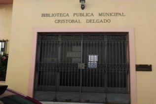 IU considera inaudito que la Cristóbal Delgado se encuentre cerrada el día internacional de las Bibliotecas