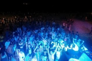 El Summer DJs Festival hace disfrutar a los jóvenes en Getares