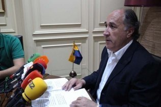 Landaluce acusa a Pedro Sánchez de no tener una política definida en materia migratoria