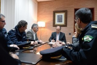 Landaluce firma un convenio con Alphabet España para comprar los vehículos policiales en renting