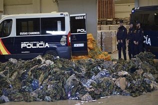 Intervenidos en Valencia y Algeciras 20.000 uniformes militares destinados a ISIS