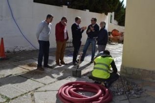 Hacienda informa de que esta mañana se reanudan los trabajos para reparar el saneamiento de la calle Almería