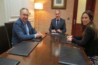 Landaluce se reúne con directivos de Carrefour ante su inminente inicio de actividad en la ciudad