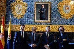 Landaluce recibe al nuevo director del diario Europa Sur