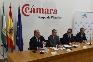 Alcalde acompaña al delegado del Gobierno en Andalucía en la Cámara de Comercio