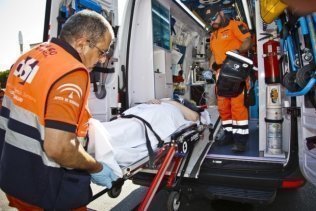 Los equipos de urgencias y emergencias sanitarias atienden 200 accidentes de tráfico en el puente de Andalucía