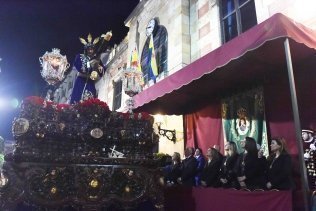 El Nazareno y las Tres Caídas recorren las calles de Algeciras