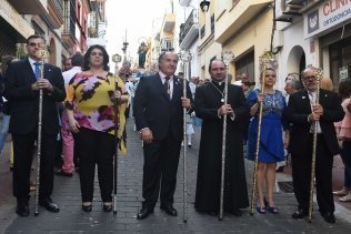 El alcalde acompaña a la Casa Salesiana en la procesión de María Auxiliadora