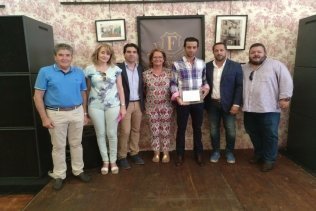 José María Soler recibió el III Premio Taurino de la caseta La Favorita"