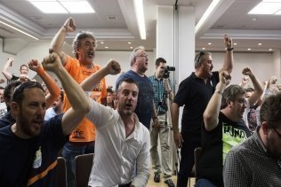 Los delegados sindicales analizan la situación de la estiba en Valencia
