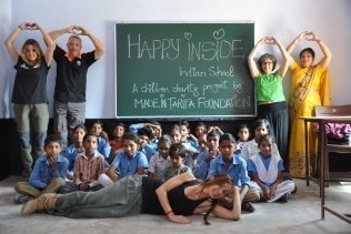 Un proyecto solidario, educativo e internacional que viaja desde Tarifa a la India con la ayuda de los Estibadores del Puerto de Algeciras
