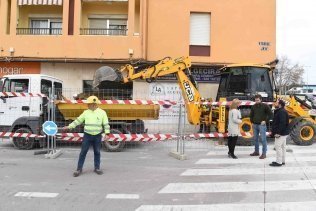 Tragsa y Endesa trabajan ya en el desvío en la obra del colector de la calle Jacinto Benavente