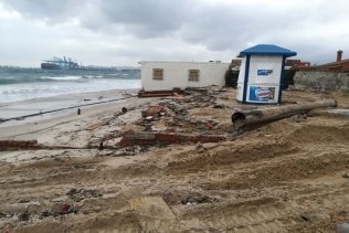 El Gobierno inspecciona los daños causados por la borrasca Enma en varias playas de la costa gaditana