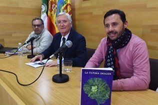 El libro La última imagen" de Francisco García Corral ha sido presentado en Algeciras