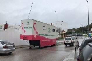 La unidad móvil de detección precoz de cáncer de mama se desplaza a Tarifa para atender a alrededor de 1.900 mujeres