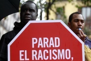 ONGs llaman al boicot contra las empresas que cedan sus instalaciones para actos de racismo