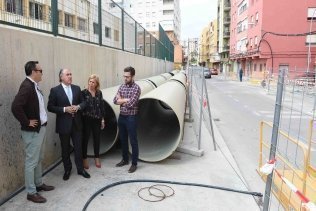 Llegan los tubos que se instalarán en la obra del colector desde Jacinto Benavente a Los Ladrillos
