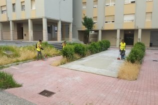 El Ayuntamiento continua con las tareas de limpieza en la calle José Espronceda y Antonio Machado