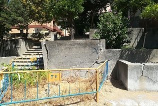 Podemos reclama al Ayuntamiento el arreglo de los muretes de la calle Maestre Santiago