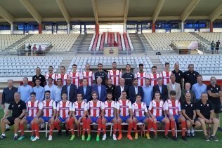 Landaluce acompaña al Algeciras Club de Fútbol en la fotografía oficial para la temporada 2018/2019