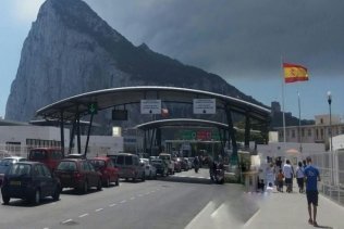La Policía incrementa las detenciones por reclamaciones judiciales en la frontera de Gibraltar