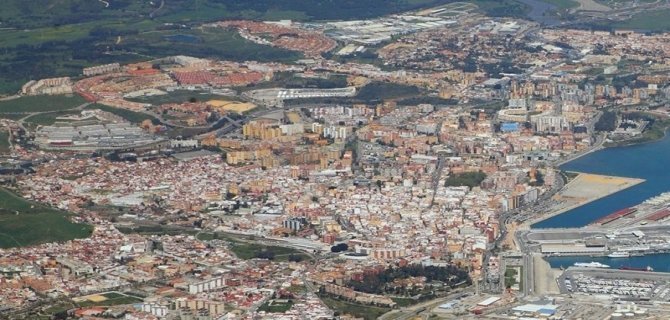 La Junta pide a Algeciras y La Línea que apliquen la bonificación del IBI para las viviendas de alquiler social