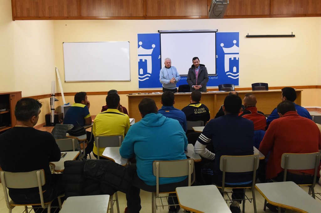 Rodríguez Ros presenta el curso de nivel II de entrenador de fútbol junto a CEDIFA