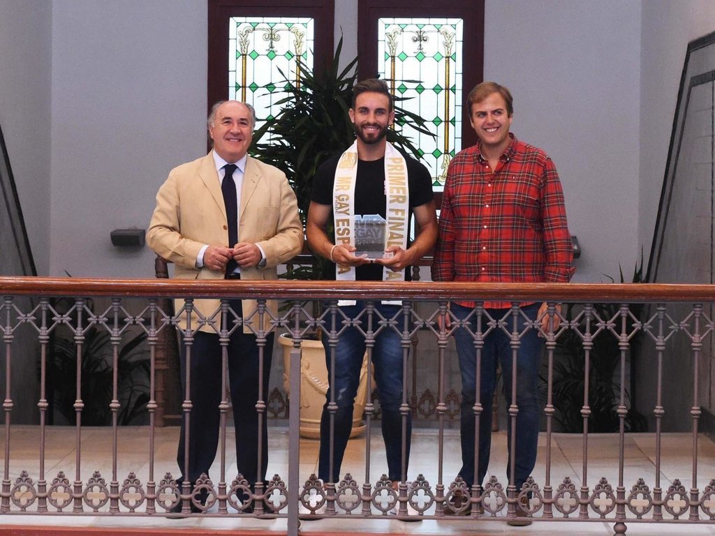 Landaluce recibe al joven algecireño Andrés Bautista, primer finalista de Mr. Gay Pride España 2019