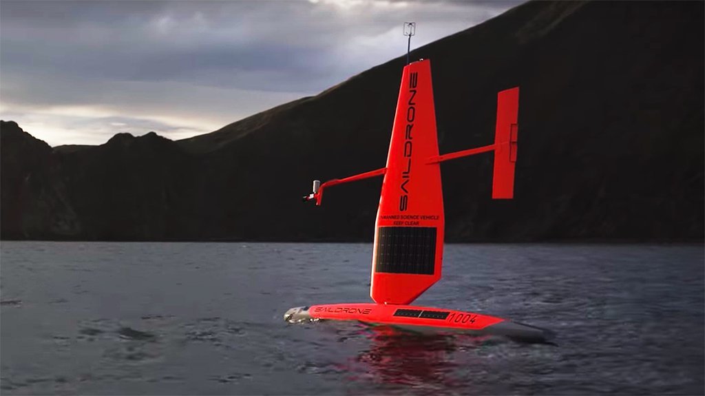 Dos mini embarcaciones robotizadas que investigan mares cruzan el Estrecho