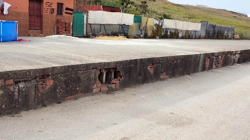VOX Algeciras critica el "peligroso" estado en el que se encuentra la avenida Aguamarina