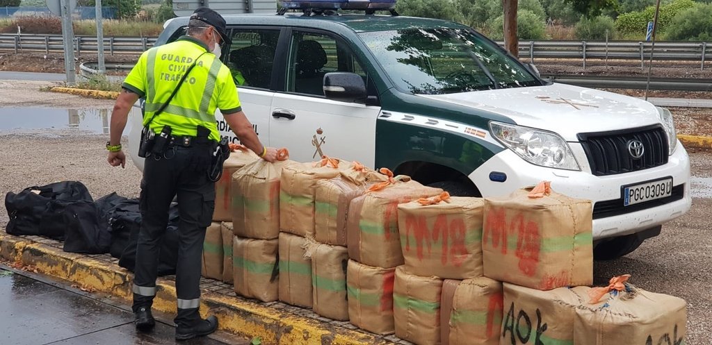 Detenido en Los Barrios un hombre que transportaba 630 kilos de hachís en un coche robado