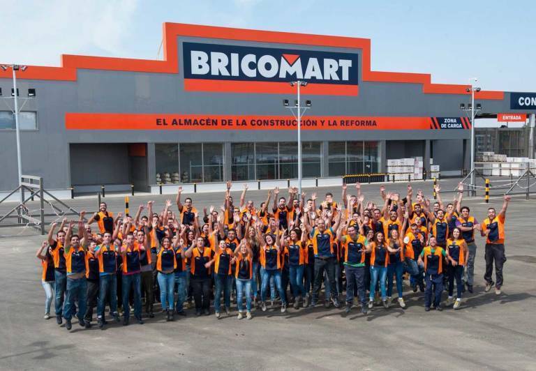 Bricomart creará hasta 120 empleos directos en la comarca