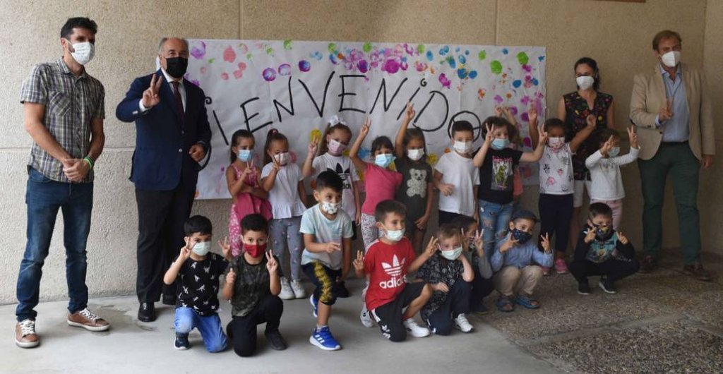 El alcalde inaugura el curso escolar en el Colegio Público Tartessos