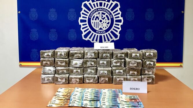 Detenido en Algeciras con 39 kilos de droga tras embestir un vehículo de la policía